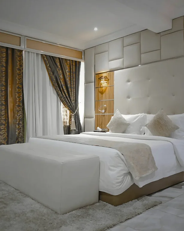 Rooms & Suites